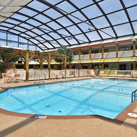 Best Western Plus Dubuque Hotel And Conference Center Bagian luar foto
