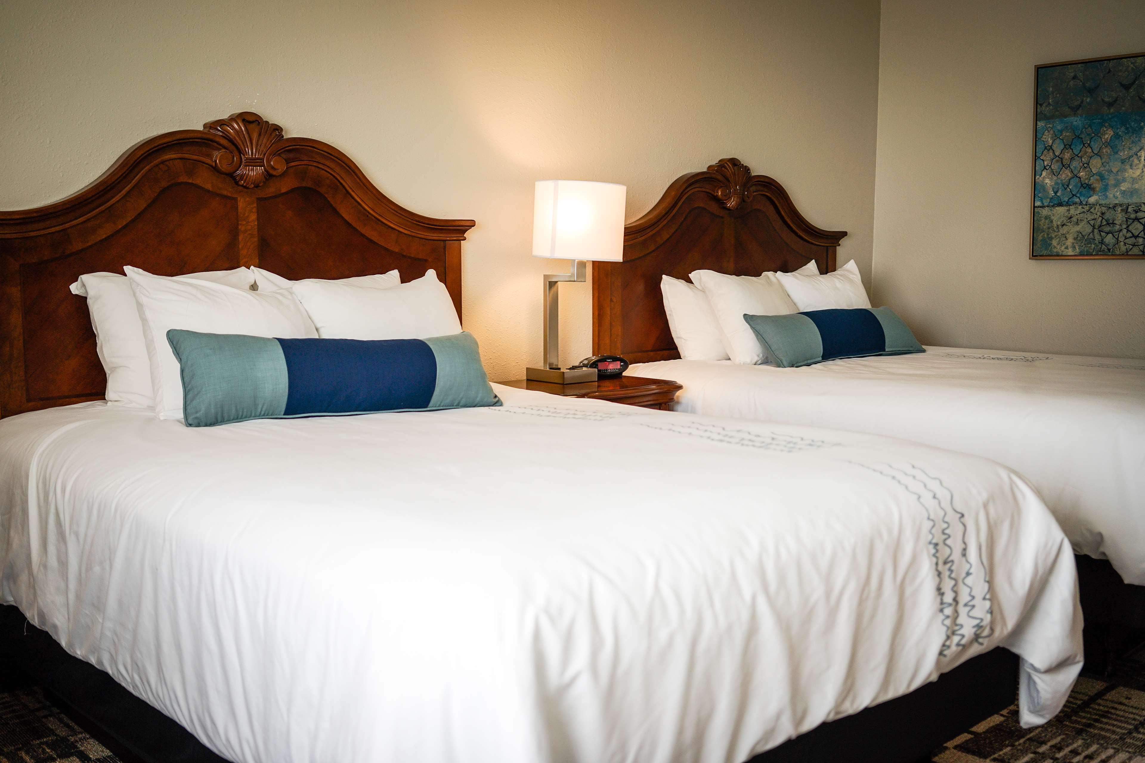 Best Western Plus Dubuque Hotel And Conference Center Bagian luar foto