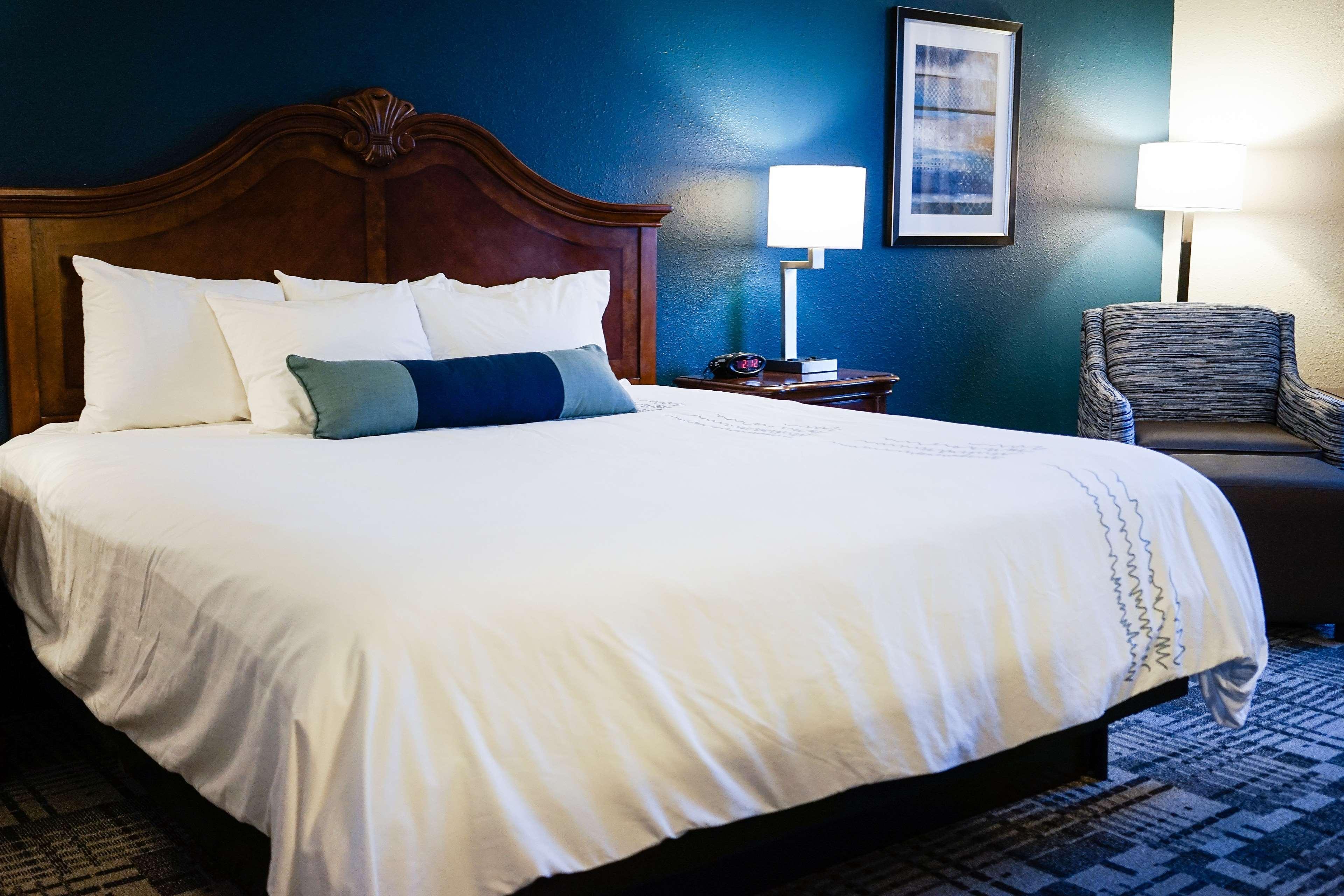 Best Western Plus Dubuque Hotel And Conference Center Bagian luar foto