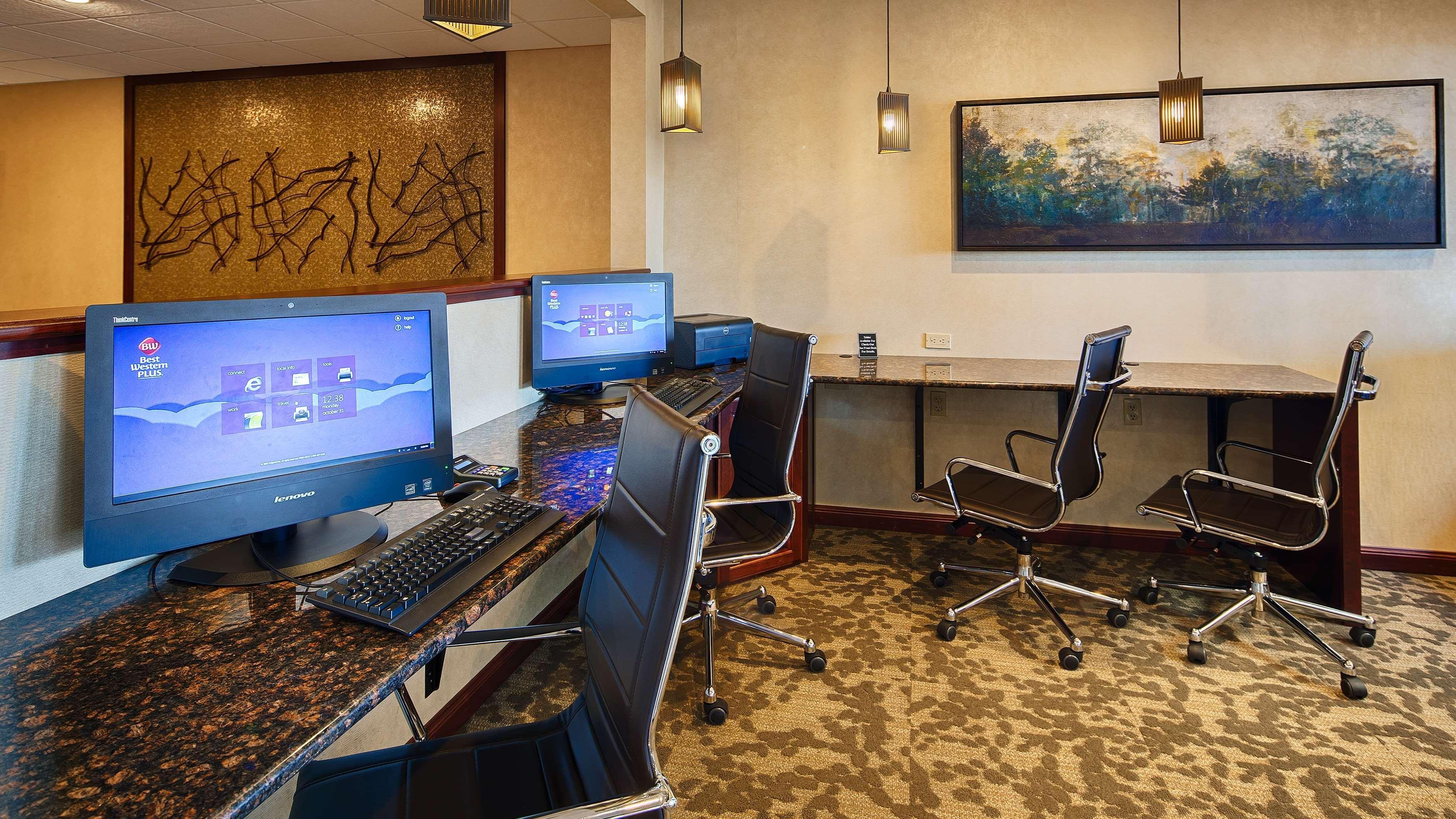 Best Western Plus Dubuque Hotel And Conference Center Bagian luar foto
