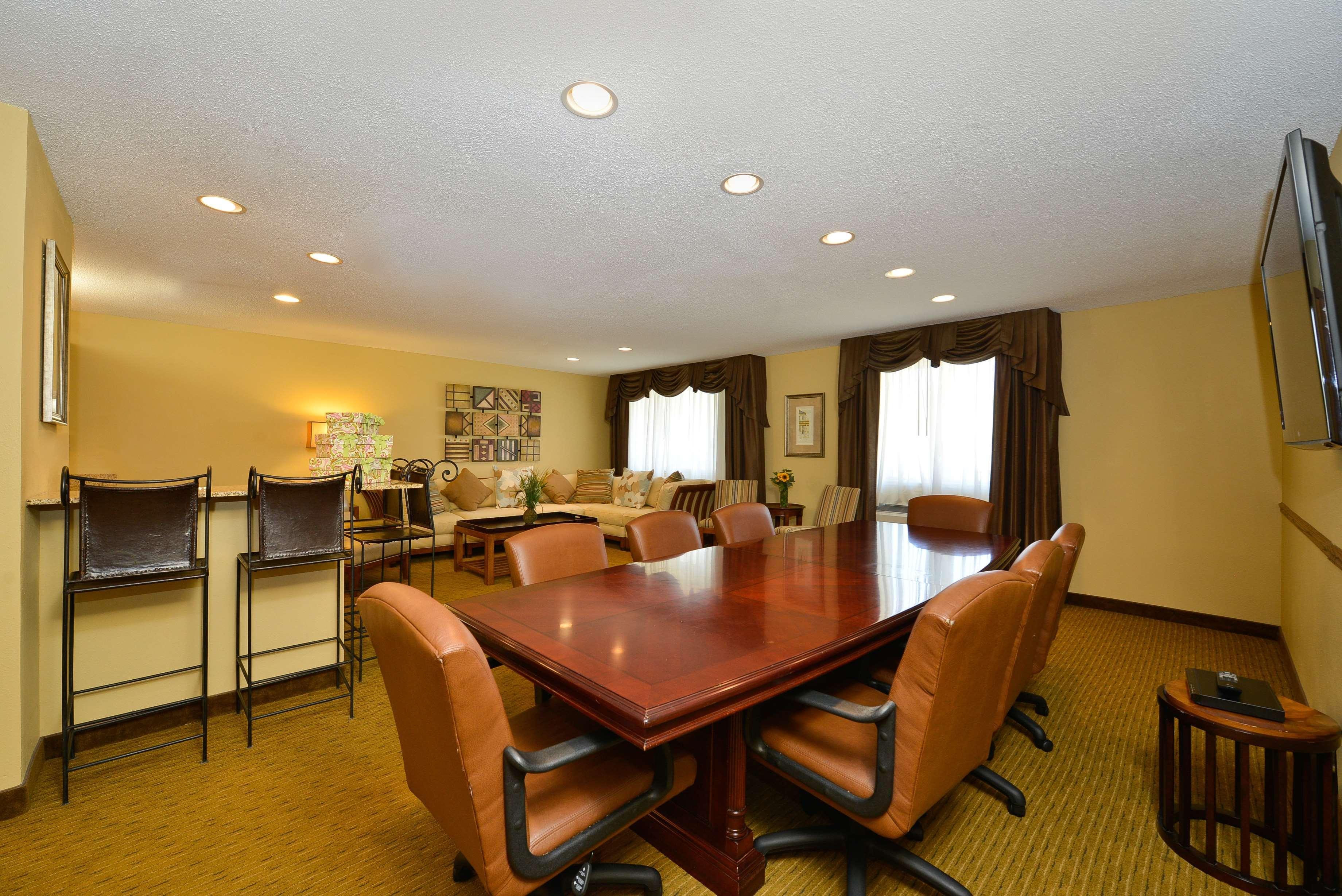 Best Western Plus Dubuque Hotel And Conference Center Bagian luar foto