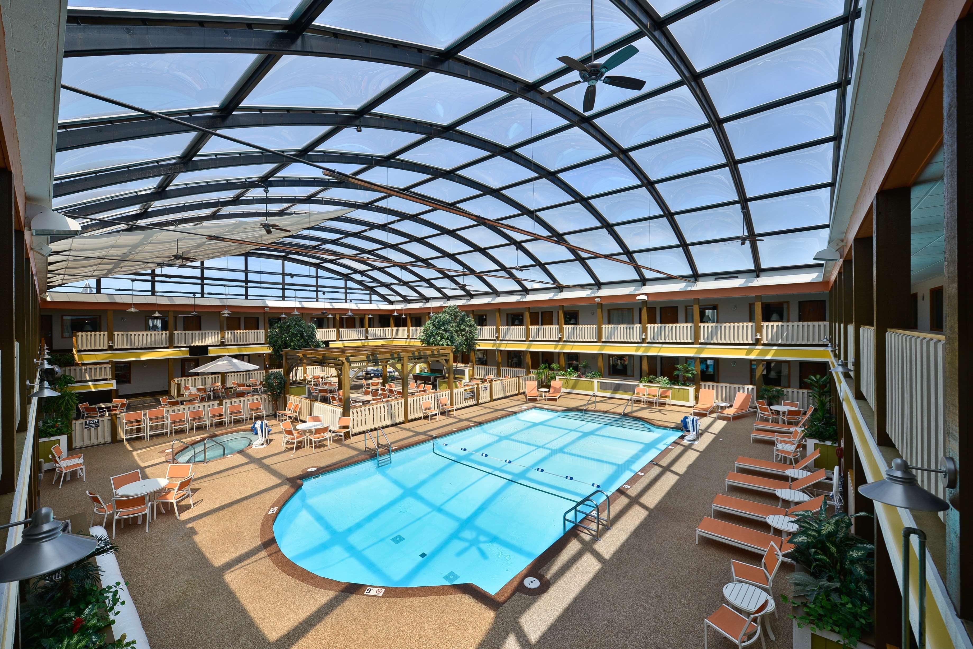 Best Western Plus Dubuque Hotel And Conference Center Bagian luar foto