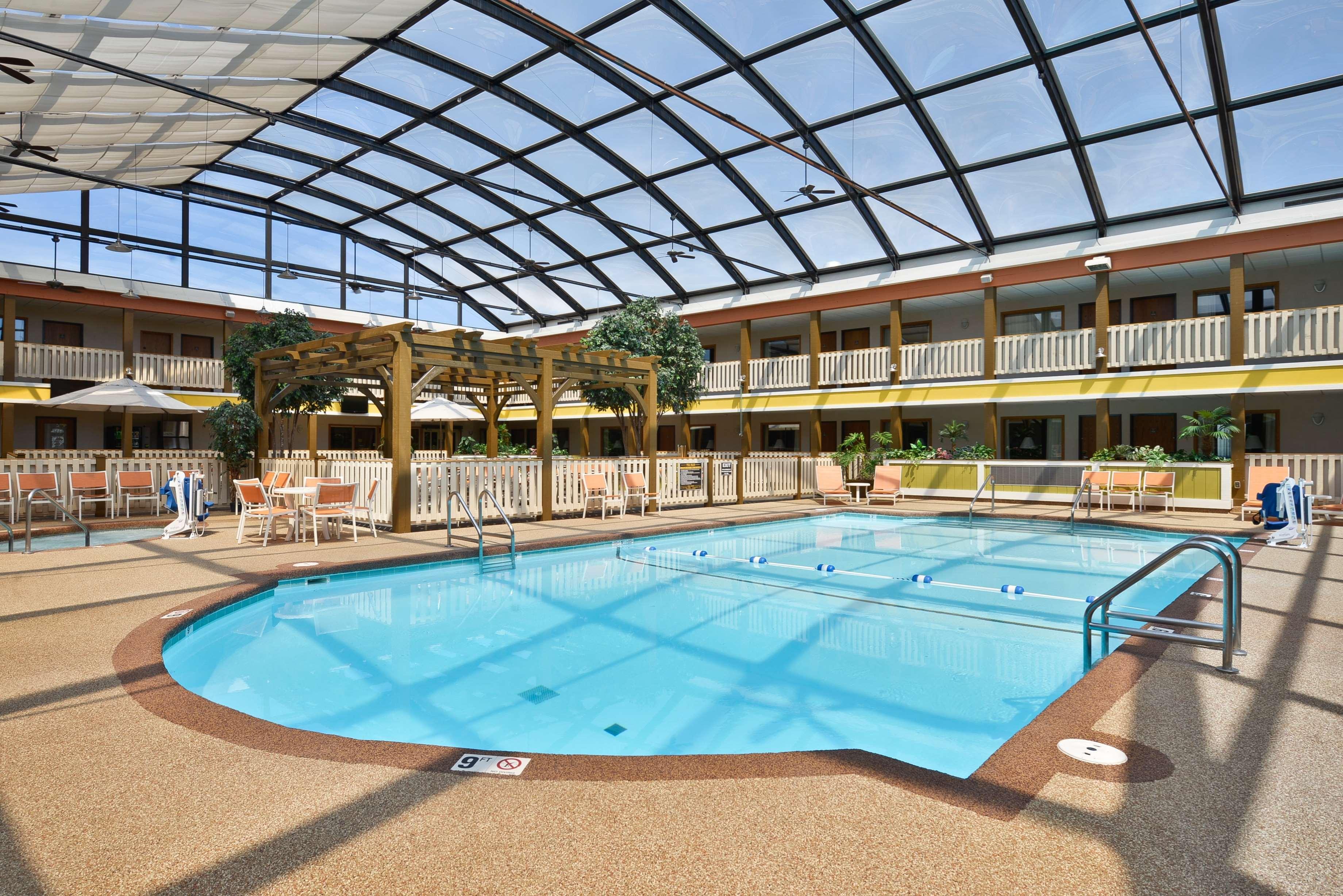 Best Western Plus Dubuque Hotel And Conference Center Bagian luar foto