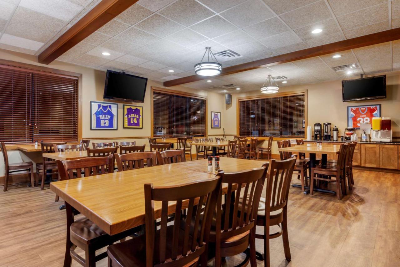 Best Western Plus Dubuque Hotel And Conference Center Bagian luar foto