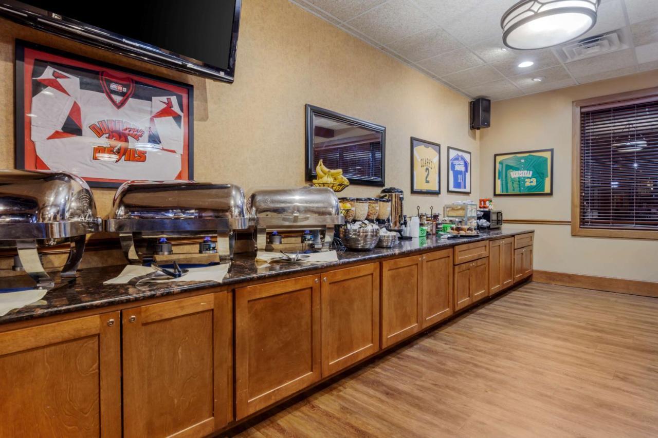 Best Western Plus Dubuque Hotel And Conference Center Bagian luar foto