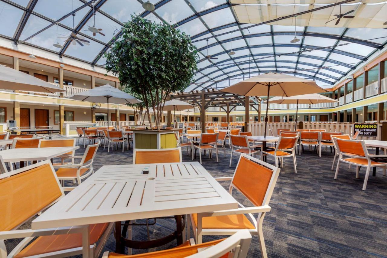 Best Western Plus Dubuque Hotel And Conference Center Bagian luar foto
