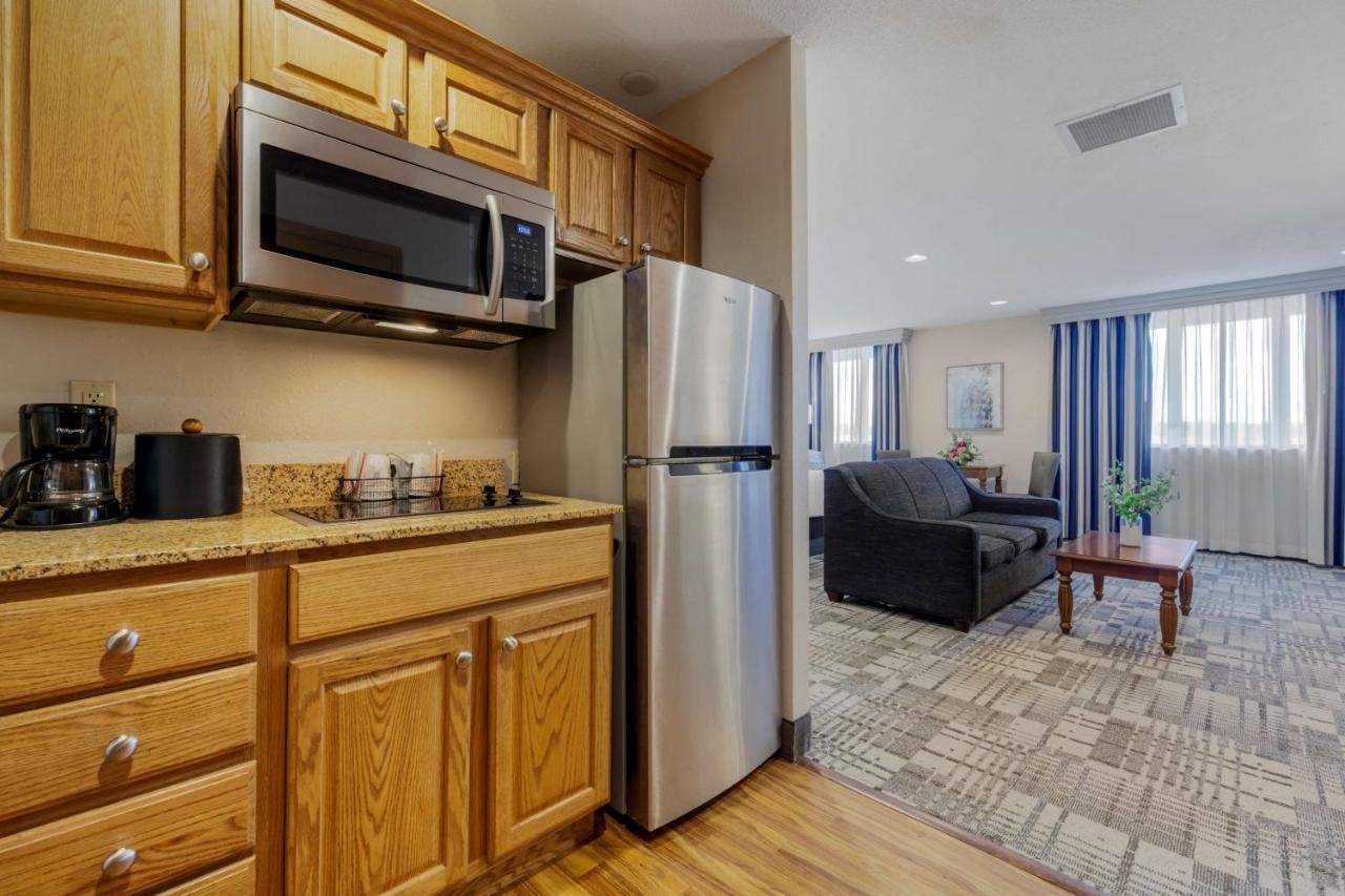 Best Western Plus Dubuque Hotel And Conference Center Bagian luar foto