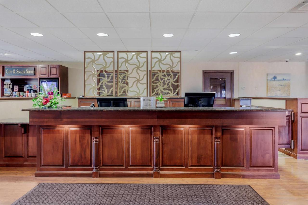 Best Western Plus Dubuque Hotel And Conference Center Bagian luar foto