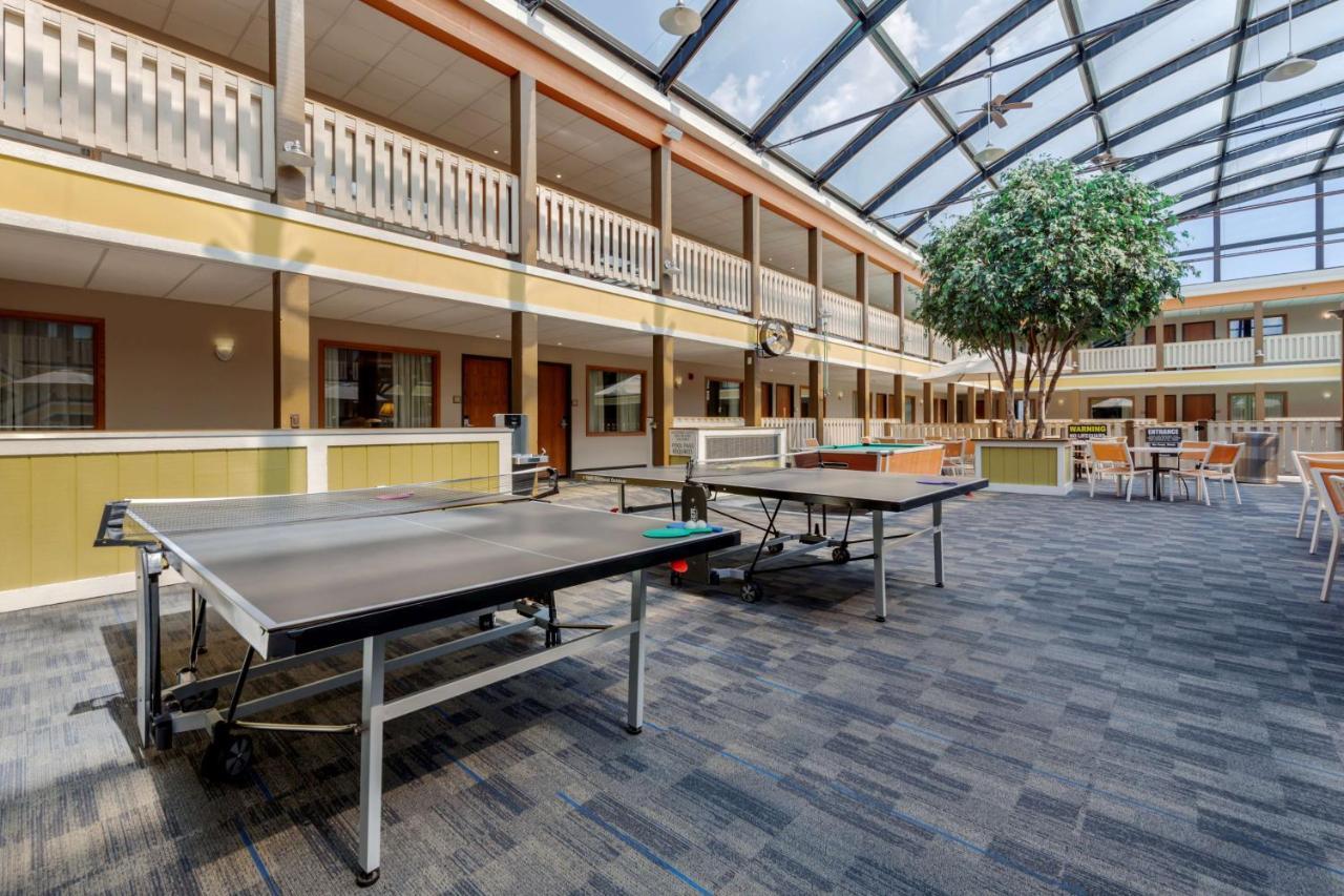 Best Western Plus Dubuque Hotel And Conference Center Bagian luar foto