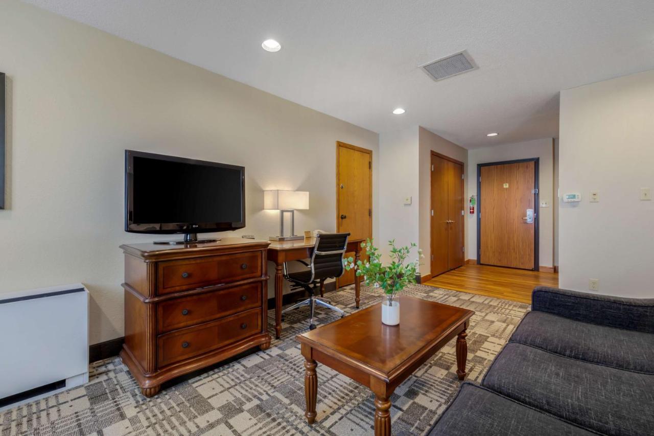 Best Western Plus Dubuque Hotel And Conference Center Bagian luar foto