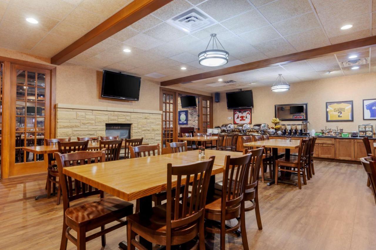 Best Western Plus Dubuque Hotel And Conference Center Bagian luar foto