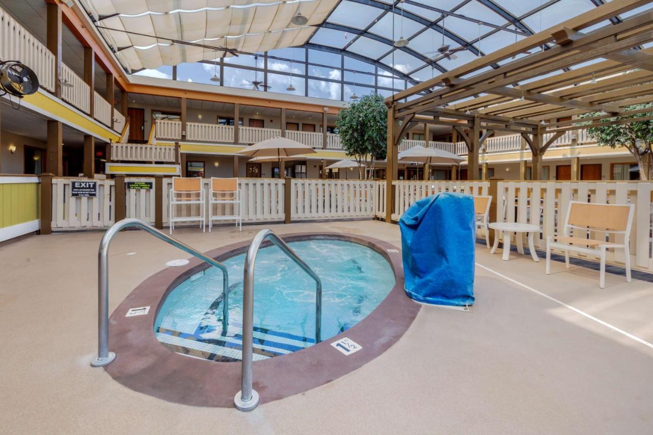 Best Western Plus Dubuque Hotel And Conference Center Bagian luar foto
