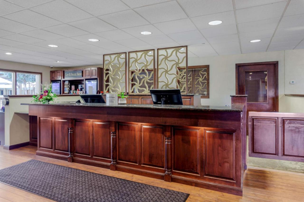 Best Western Plus Dubuque Hotel And Conference Center Bagian luar foto