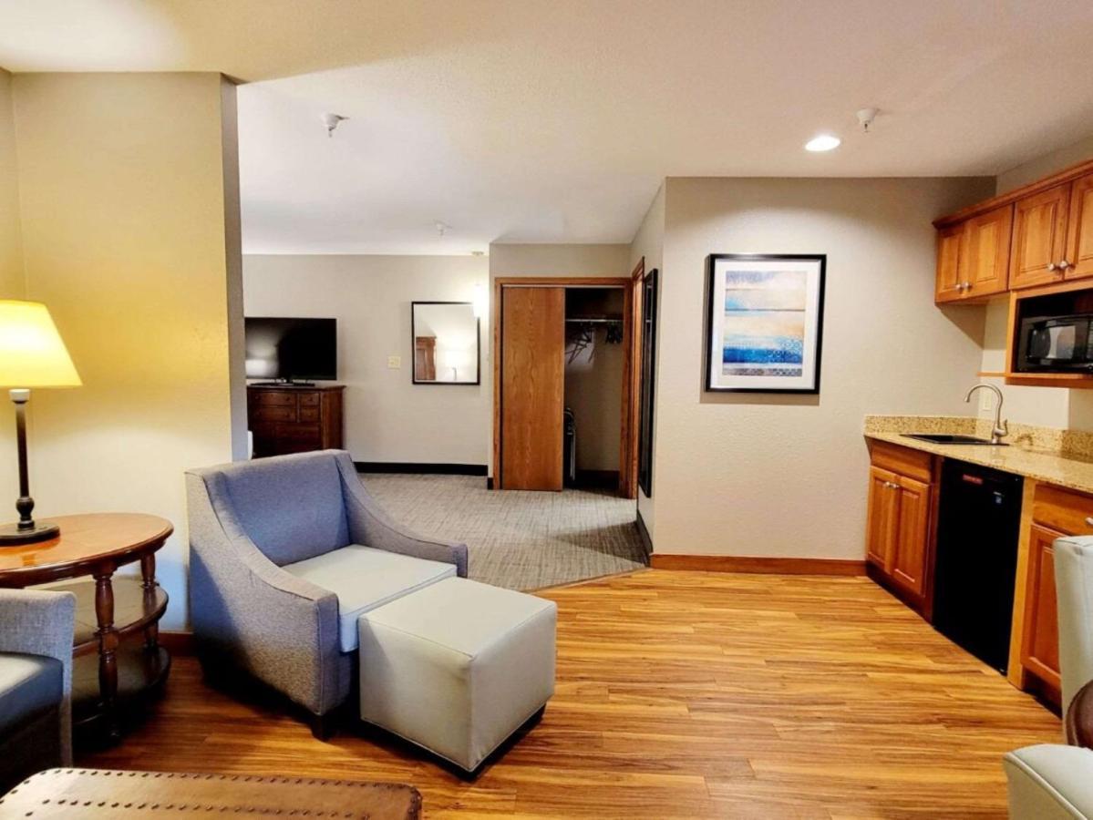 Best Western Plus Dubuque Hotel And Conference Center Bagian luar foto