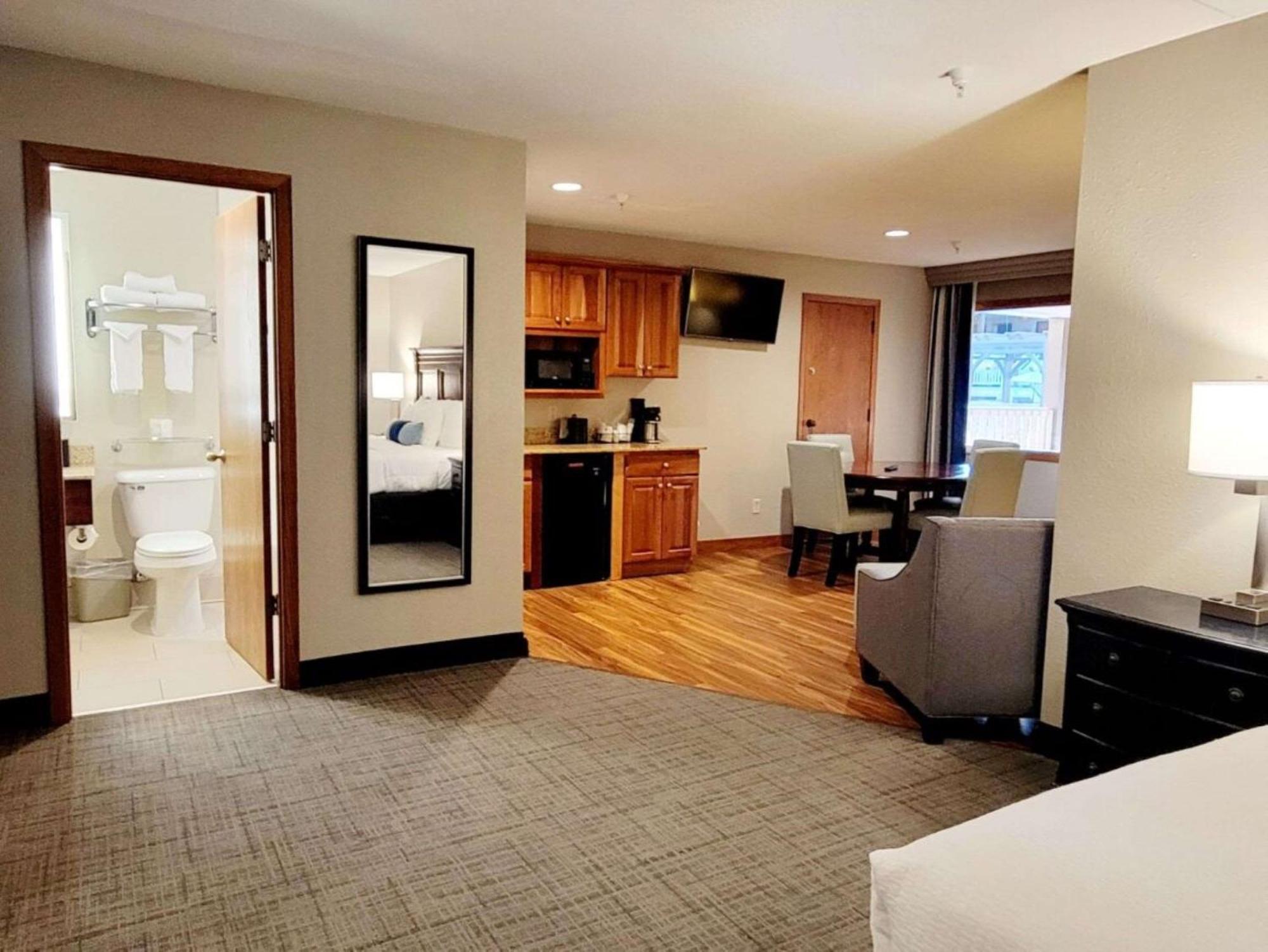 Best Western Plus Dubuque Hotel And Conference Center Bagian luar foto