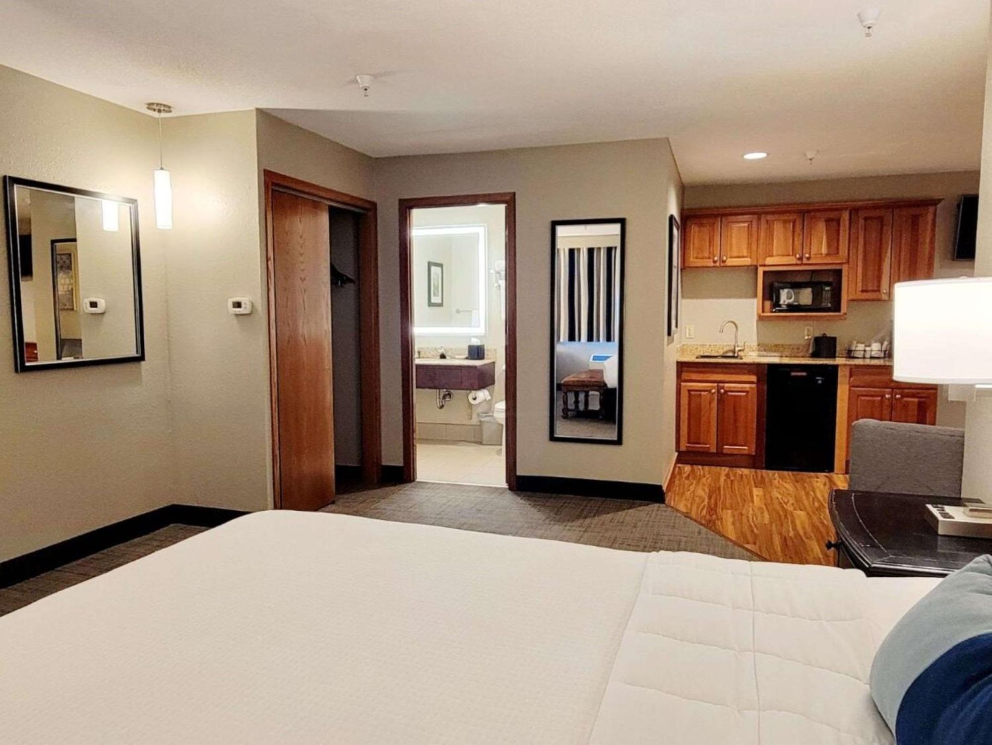 Best Western Plus Dubuque Hotel And Conference Center Bagian luar foto