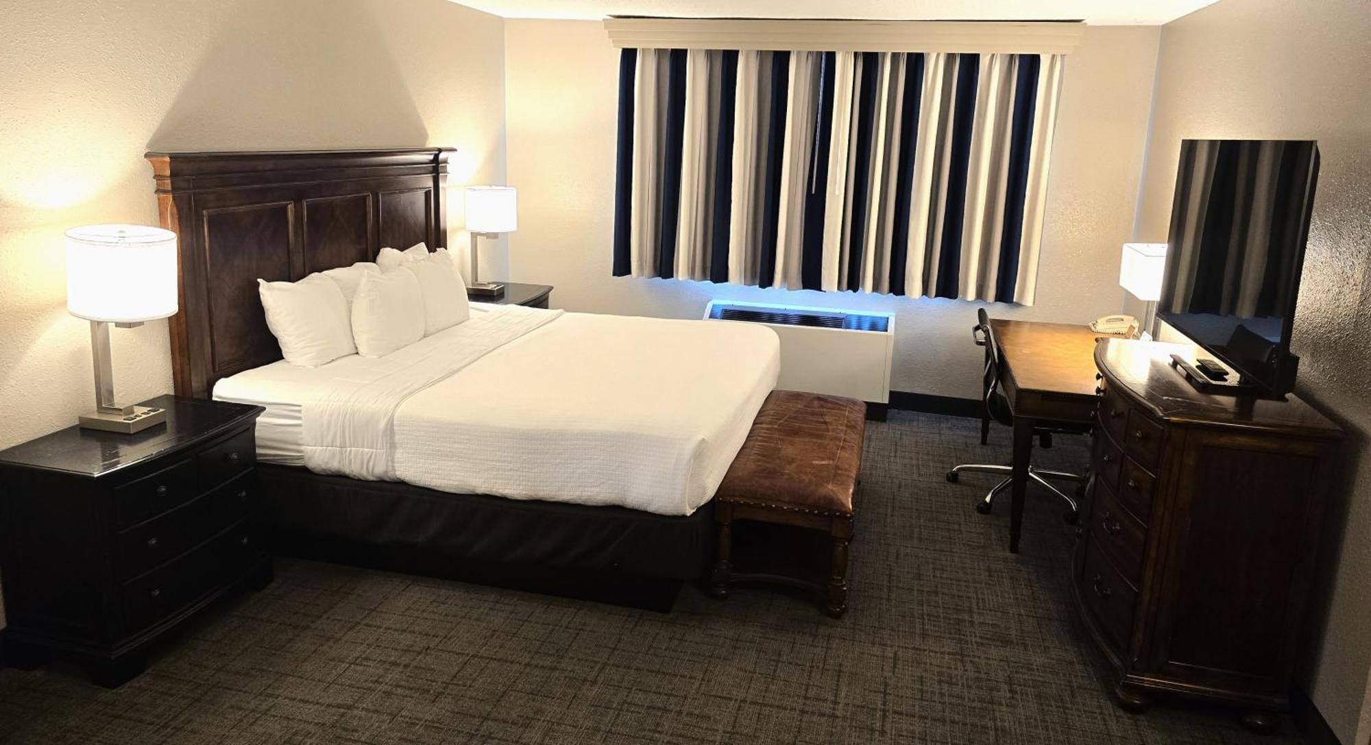 Best Western Plus Dubuque Hotel And Conference Center Bagian luar foto