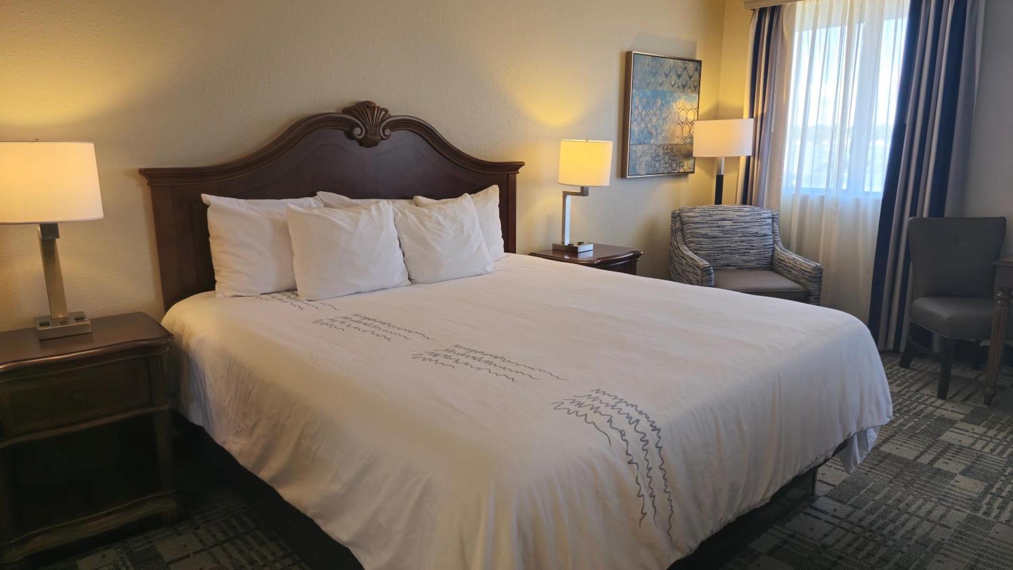Best Western Plus Dubuque Hotel And Conference Center Bagian luar foto