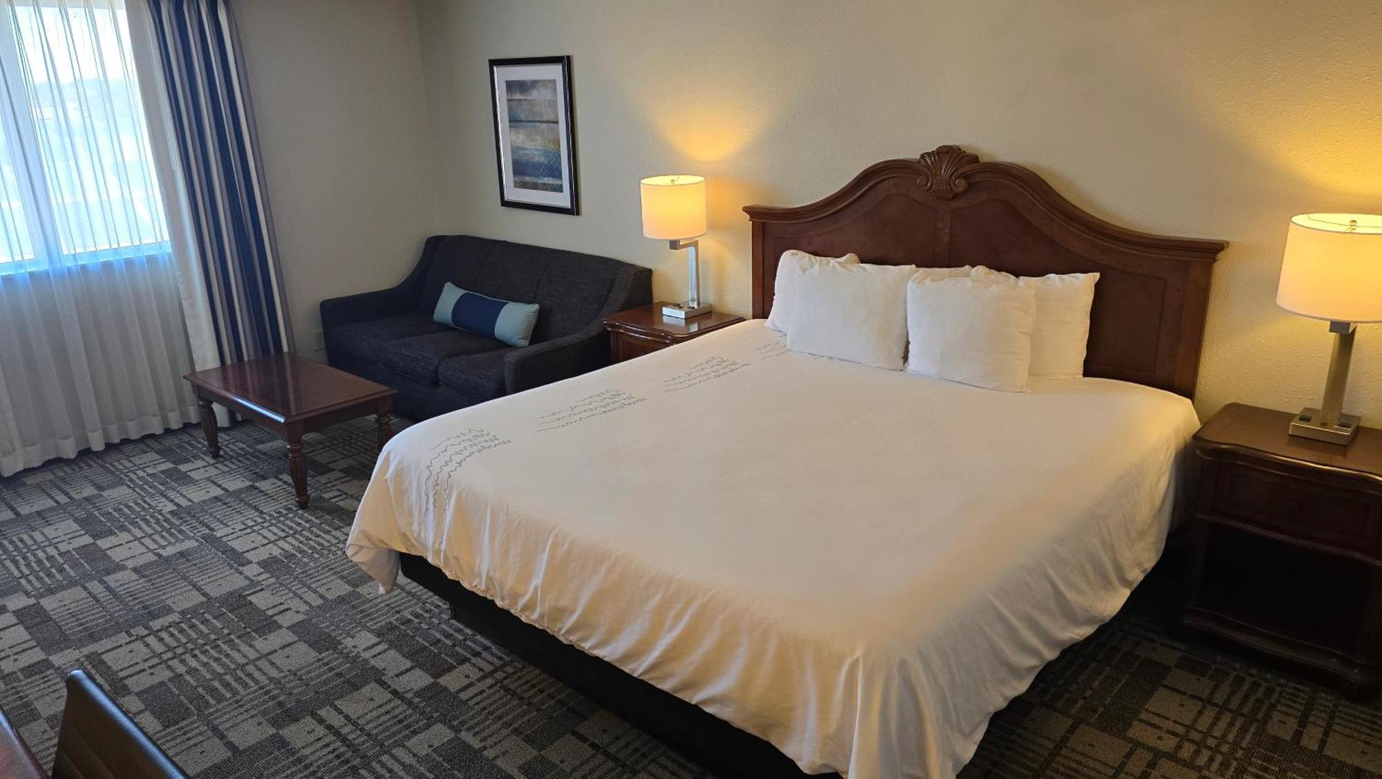 Best Western Plus Dubuque Hotel And Conference Center Bagian luar foto