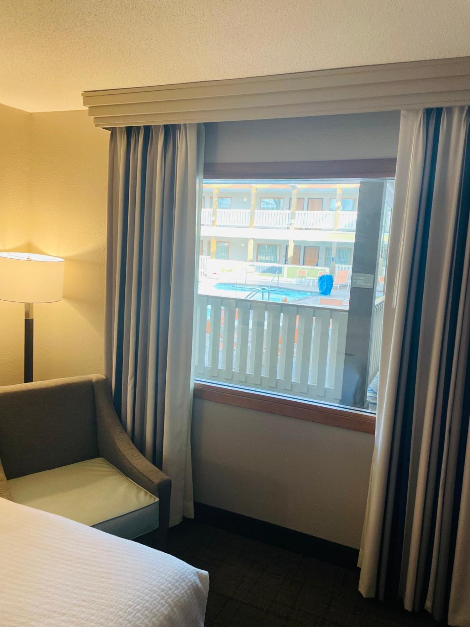 Best Western Plus Dubuque Hotel And Conference Center Bagian luar foto